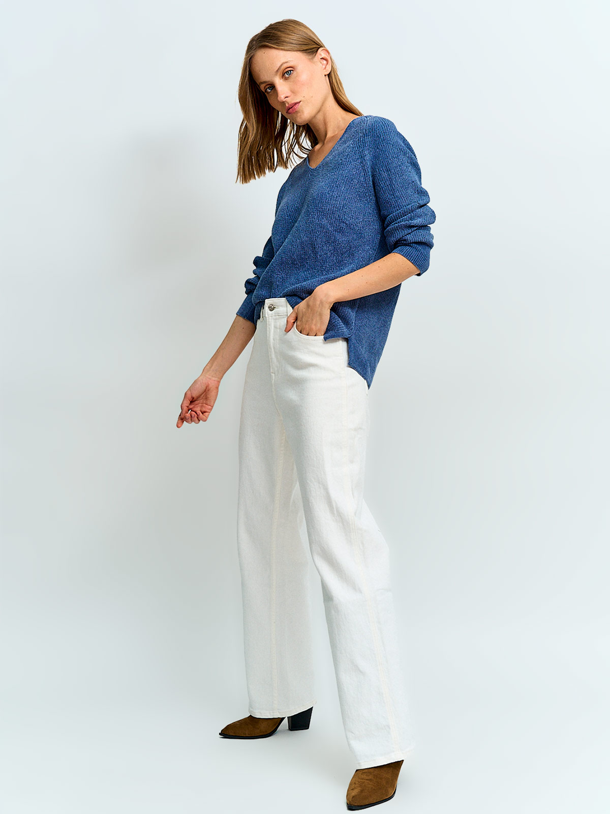 SWEATER MUJER AZIZ CUELLO EN V - 4
