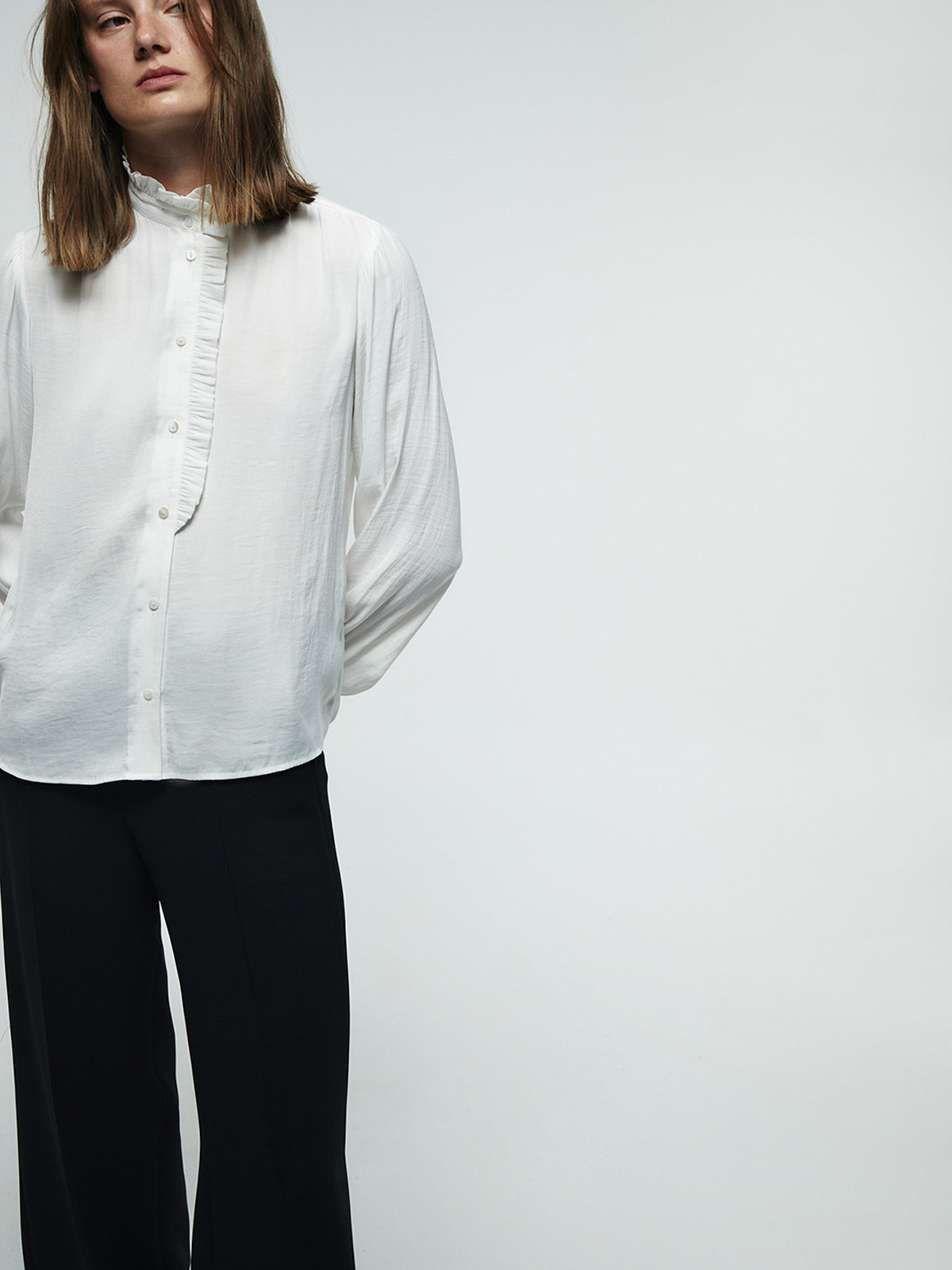 BLUSA MUJER SFERA MANGA LARGA VOLANTES - 2