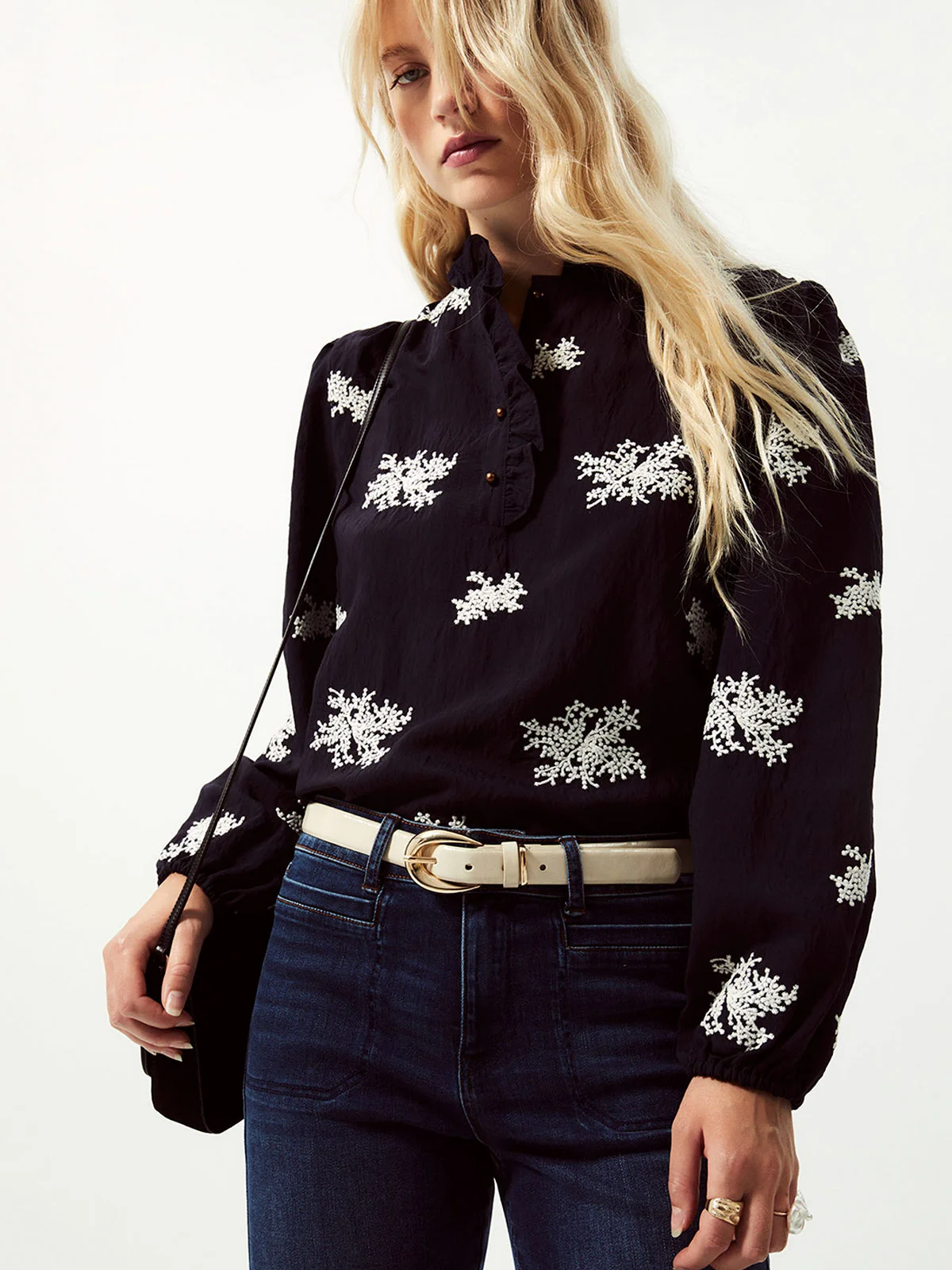 BLUSA MUJER SFERA MANGA LARGA FLORES BORDADAS - 2