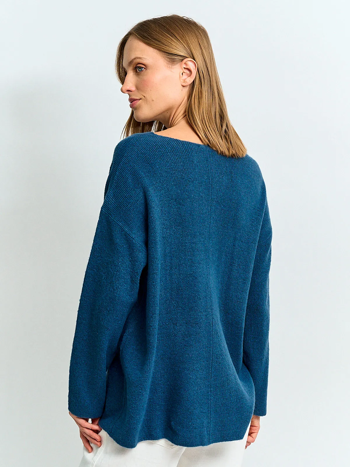 SWEATER MUJER AZIZ CUELLO EN V LISO - 2