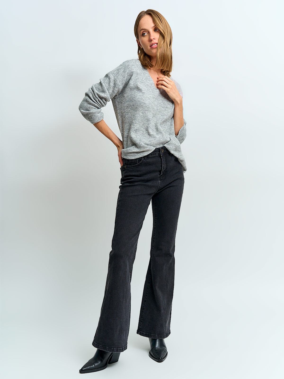 SWEATER MUJER AZIZ CUELLO EN V LISO - 4