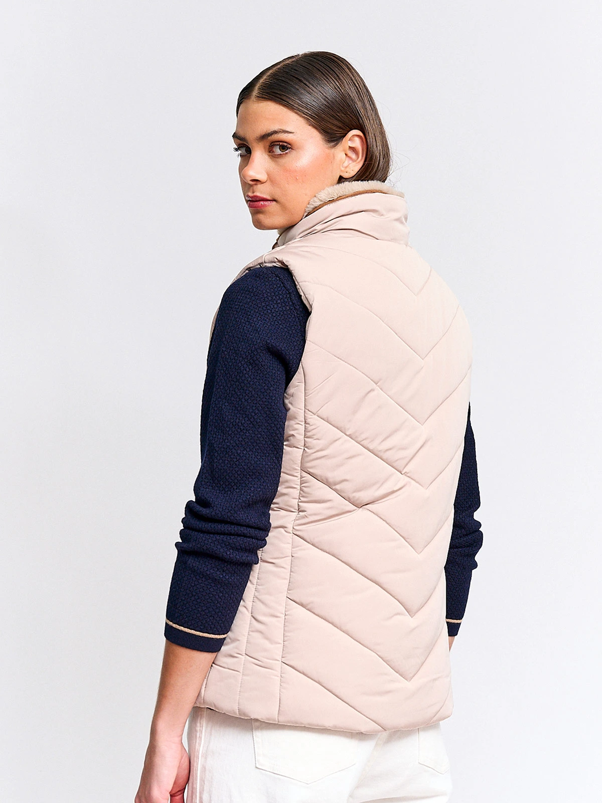 PARKA MUJER CACHAREL CUELLO ALTO SIN MANGAS PELOS - 2