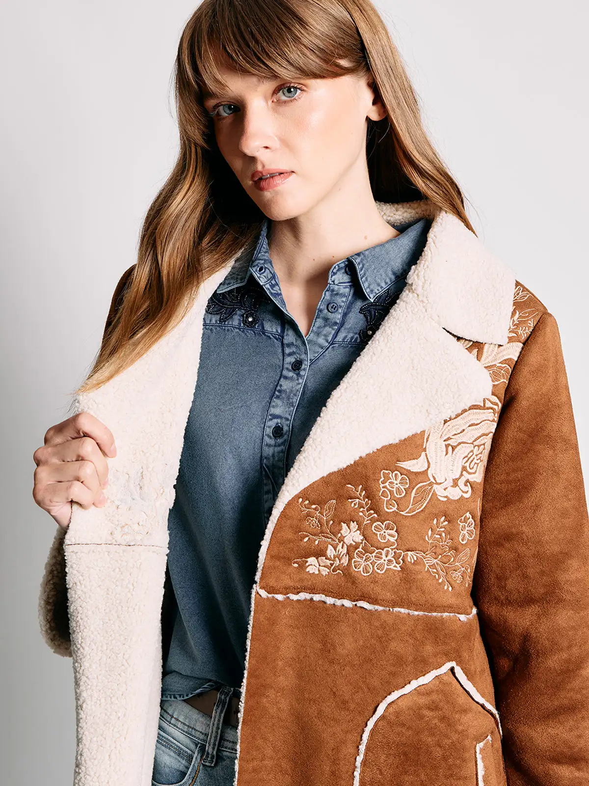 CHAQUETA MUJER TATIENNE LARGA EFECTO PIEL BORDADA - 3