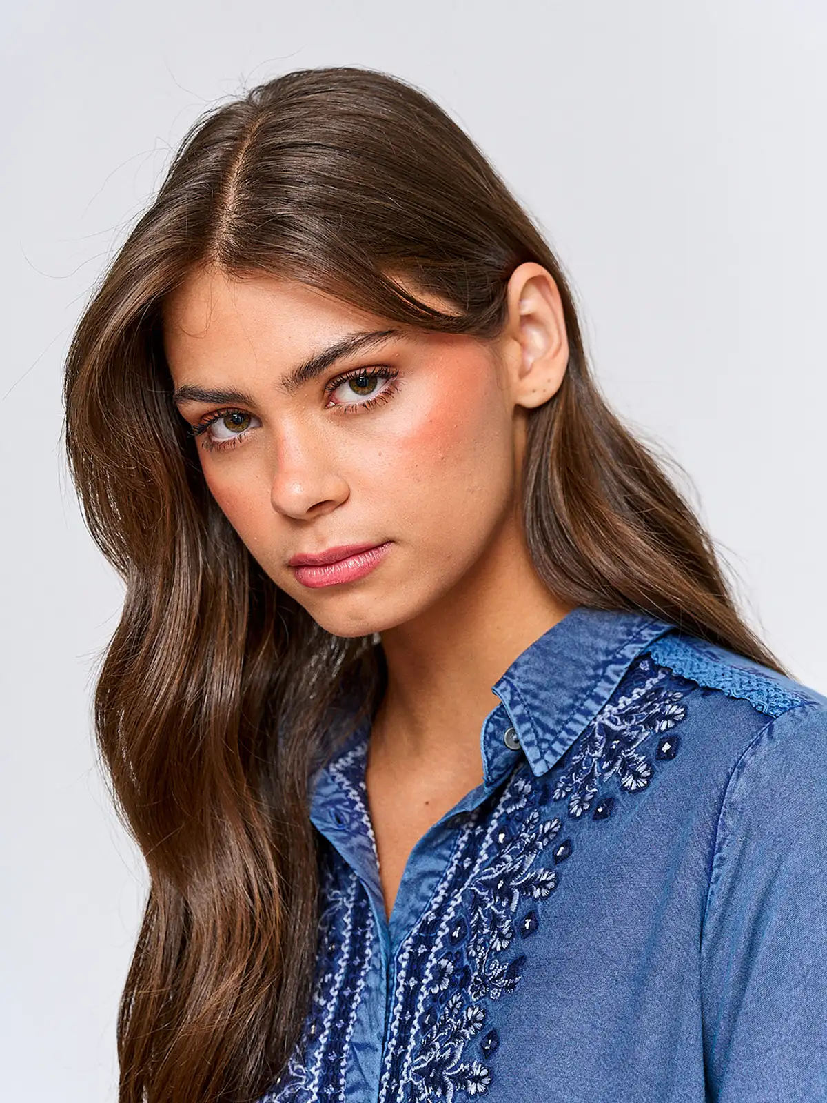 BLUSA MUJER TATIENNE MANGA LARGA BORDADO TACHAS - 3