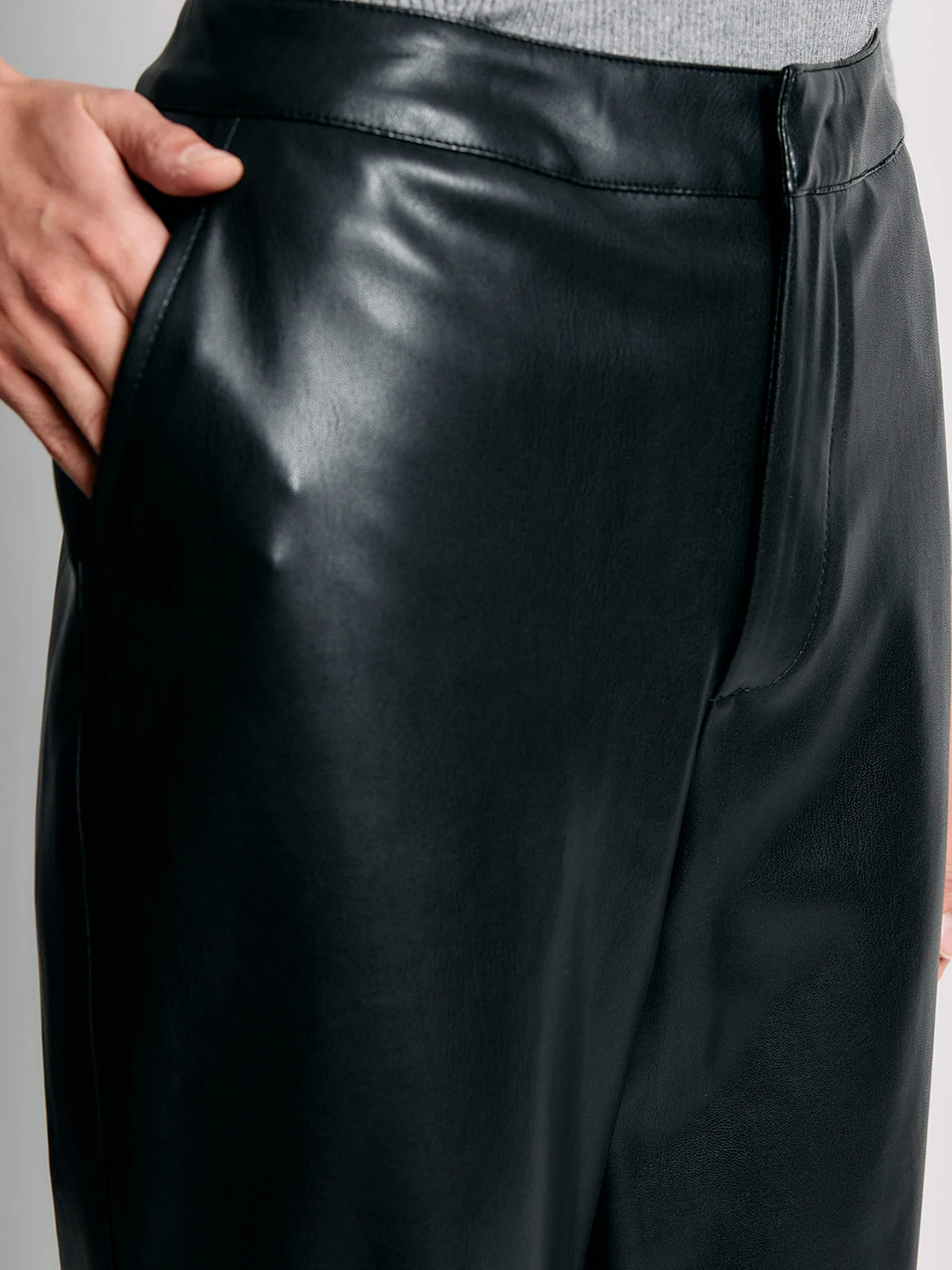 PANTALÓN MUJER CACHAREL RECTO TIPO CUERO - 4