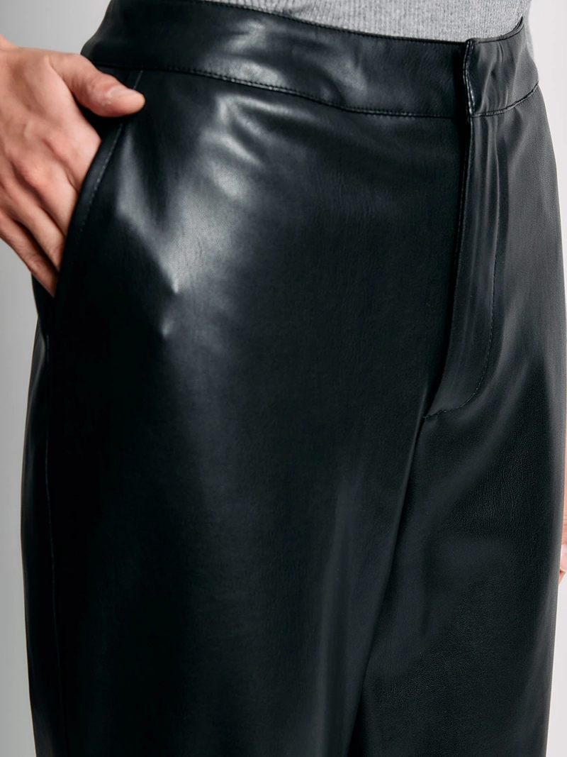 PANTALÓN MUJER CACHAREL RECTO TIPO CUERO - 4