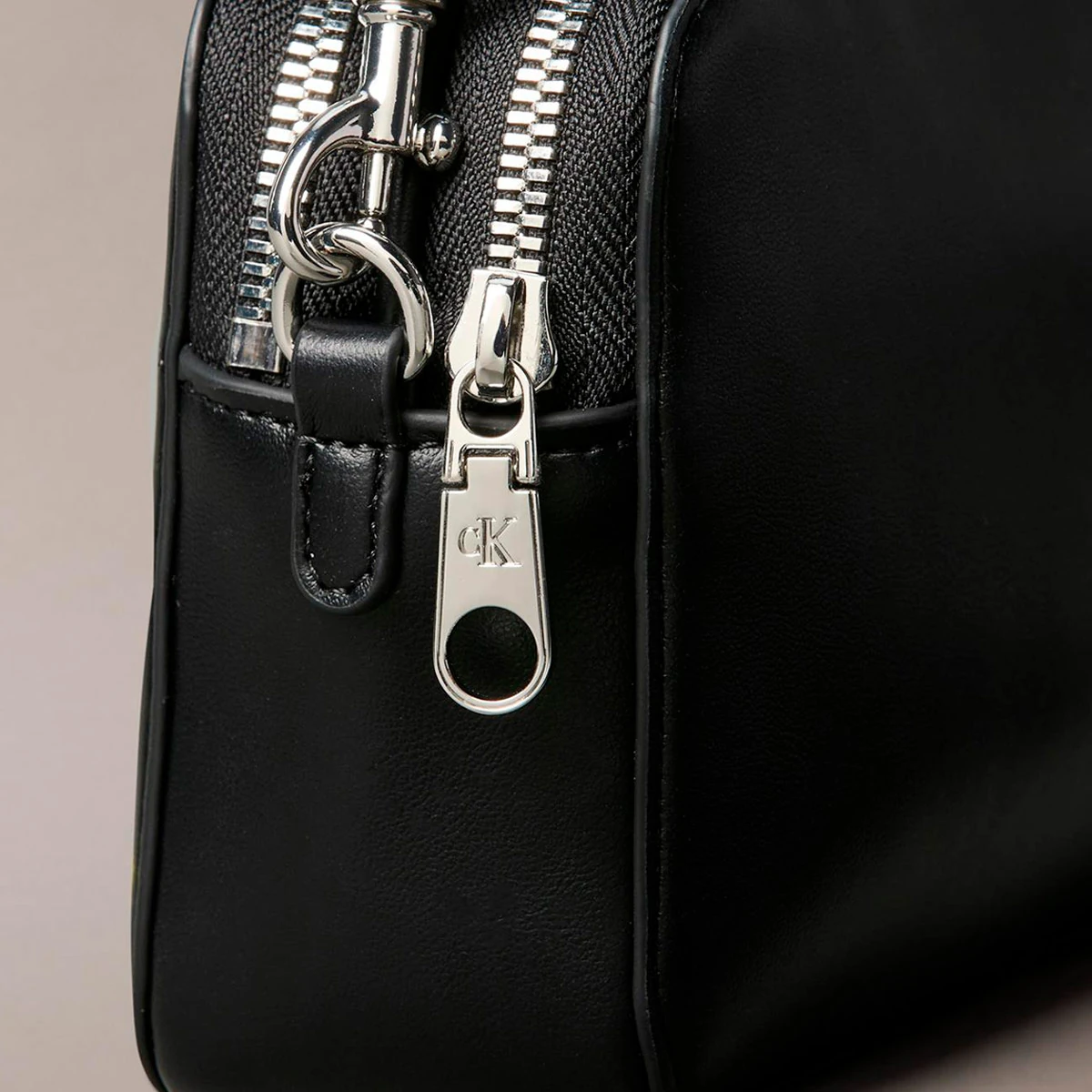 CARTERA CALVIN KLEIN 4F3165G002 NEGRO - 5