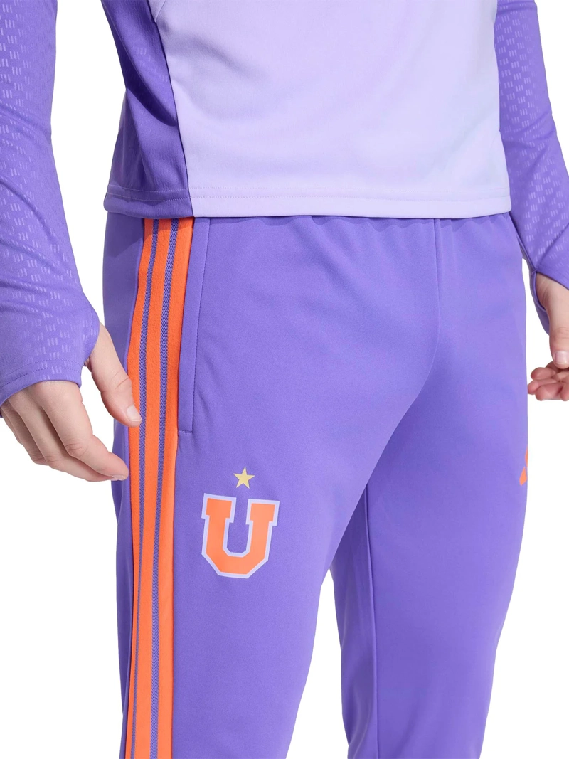 PANTALÓN DE BUZO FÚTBOL HOMBRE ADIDAS UNIVERSIDAD DE CHILE ENTRENAMIENTO TIRO26 MORADO - 3