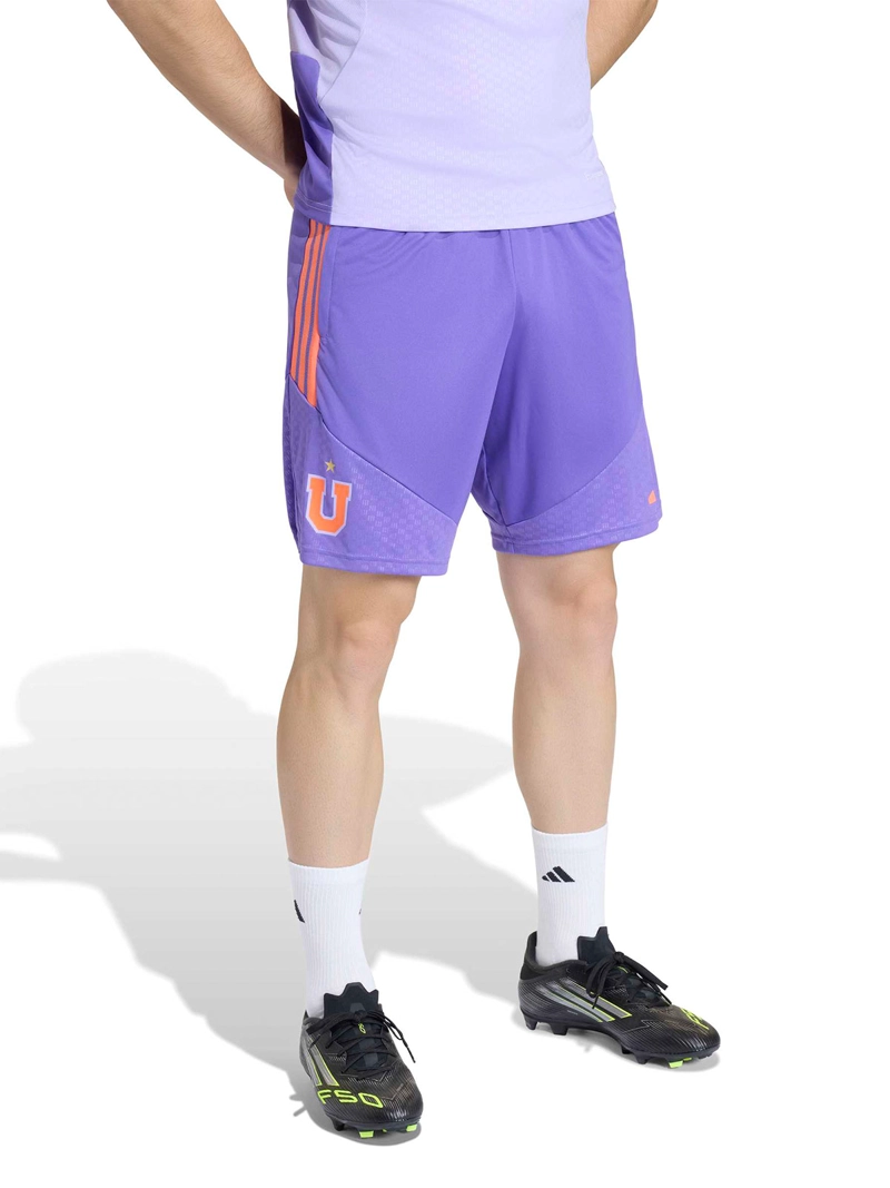 SHORT FÚTBOL HOMBRE ADIDAS UNIVERSIDAD DE CHILE ENTRENAMIENTO TIRO26 MORADO - 1
