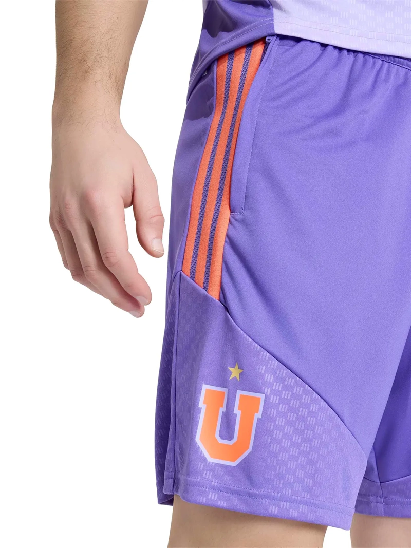 SHORT FÚTBOL HOMBRE ADIDAS UNIVERSIDAD DE CHILE ENTRENAMIENTO TIRO26 MORADO - 4