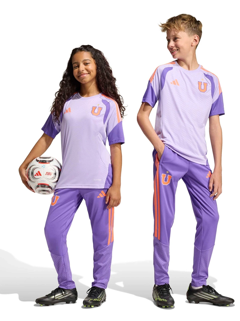 PANTALÓN DE BUZO FÚTBOL NIÑO ADIDAS UNIVERSIDAD DE CHILE ENTRENAMIENTO TIRO26 MORADO - 1