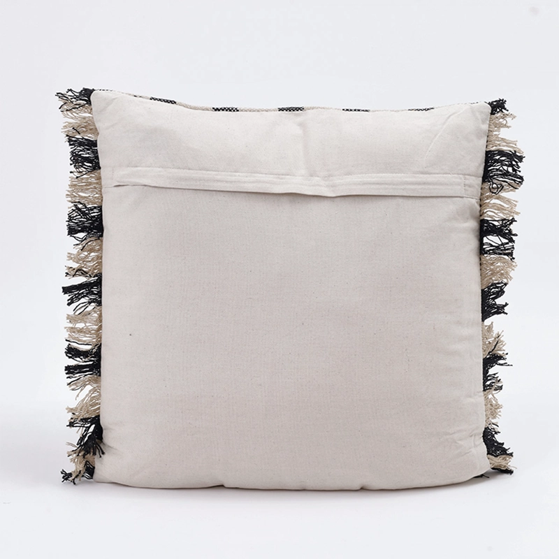 COJÍN RIPLEY HOME CAMEL RAYAS FLECOS 50X50 CM NEGRO - 2