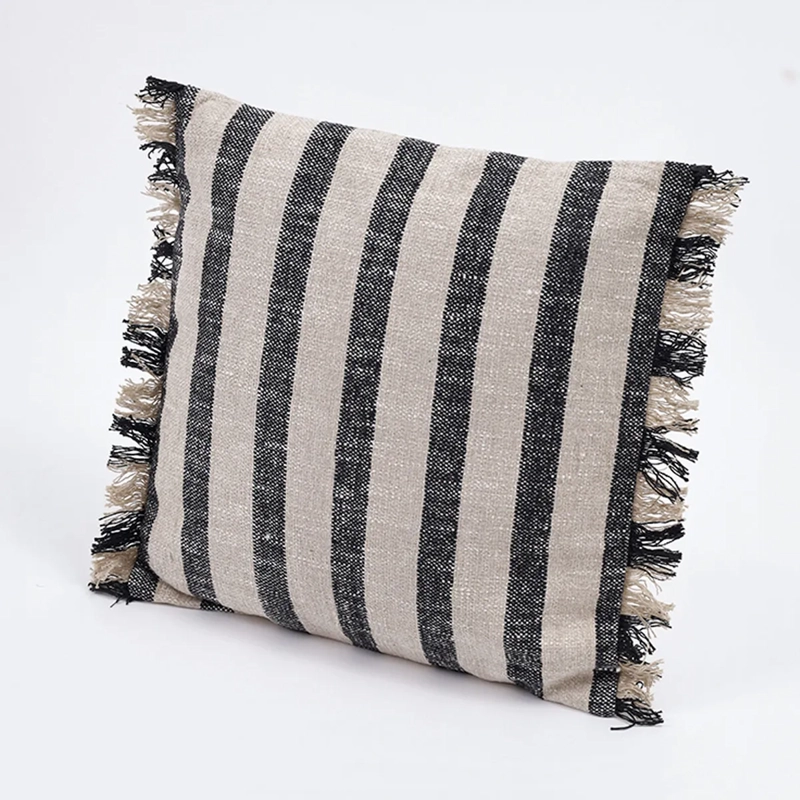 COJÍN RIPLEY HOME CAMEL RAYAS FLECOS 50X50 CM NEGRO - 3
