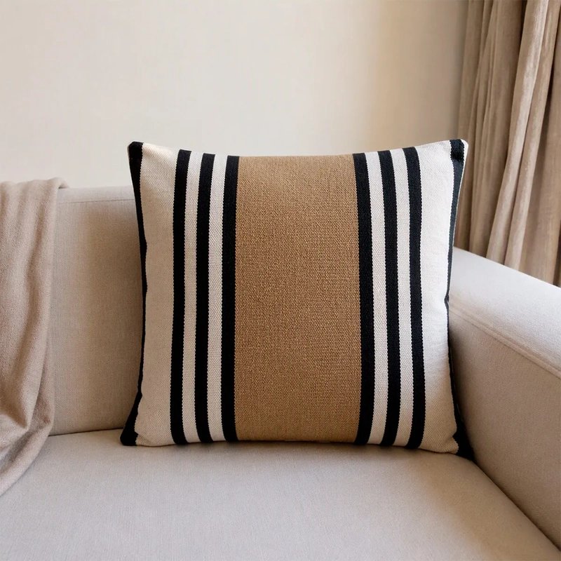 COJÍN RIPLEY HOME RAYAS CENTRO 50X50 CM CAMEL - 1