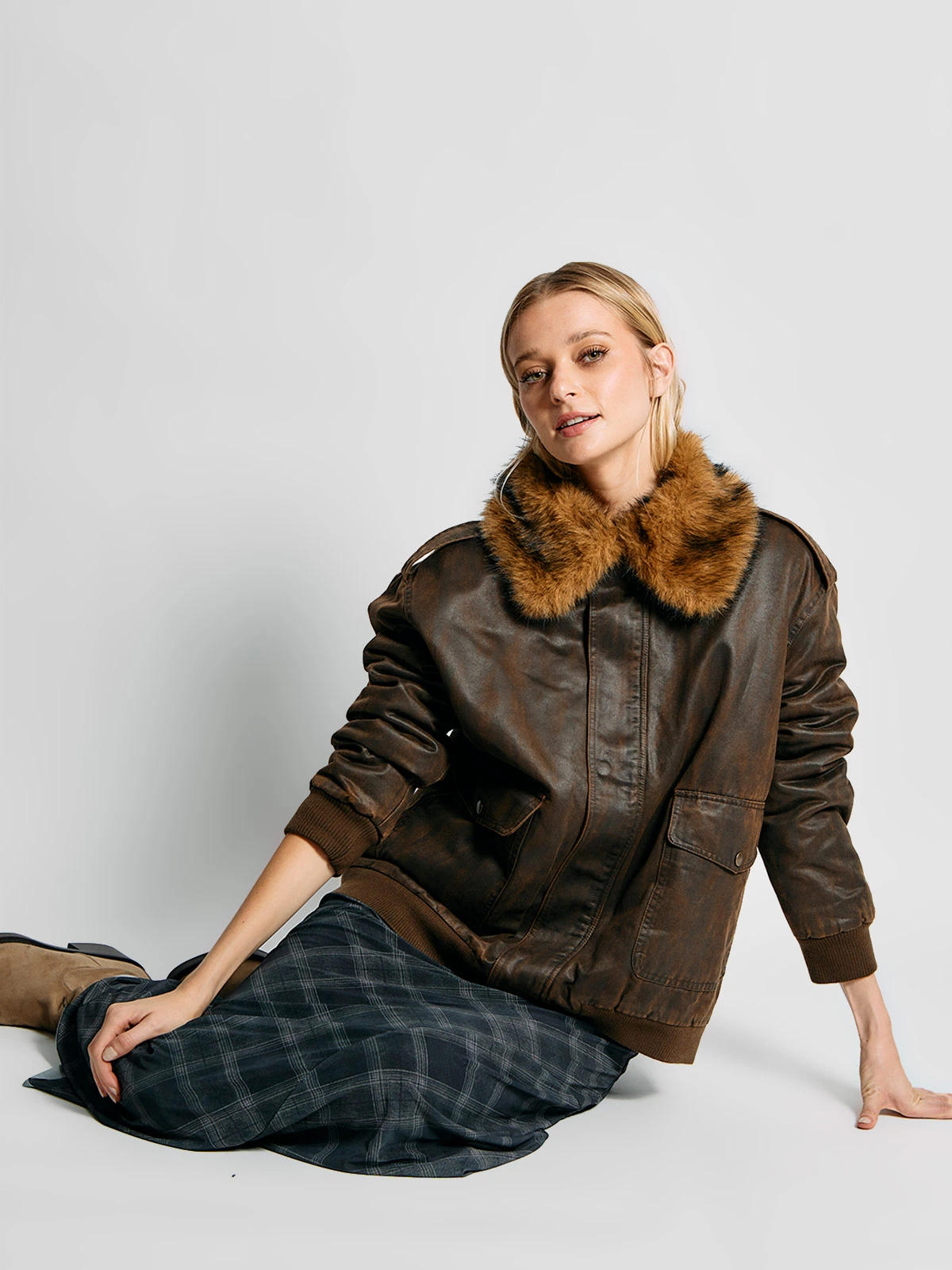 CHAQUETA MUJER INDEX CORTA CUELLO EFECTO PIEL - 4