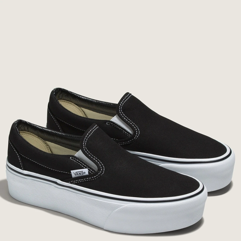 ZAPATILLAS MUJER VANS URBANAS NEGRO UA CLASSIC SLIP-ON STACKFORM - 2