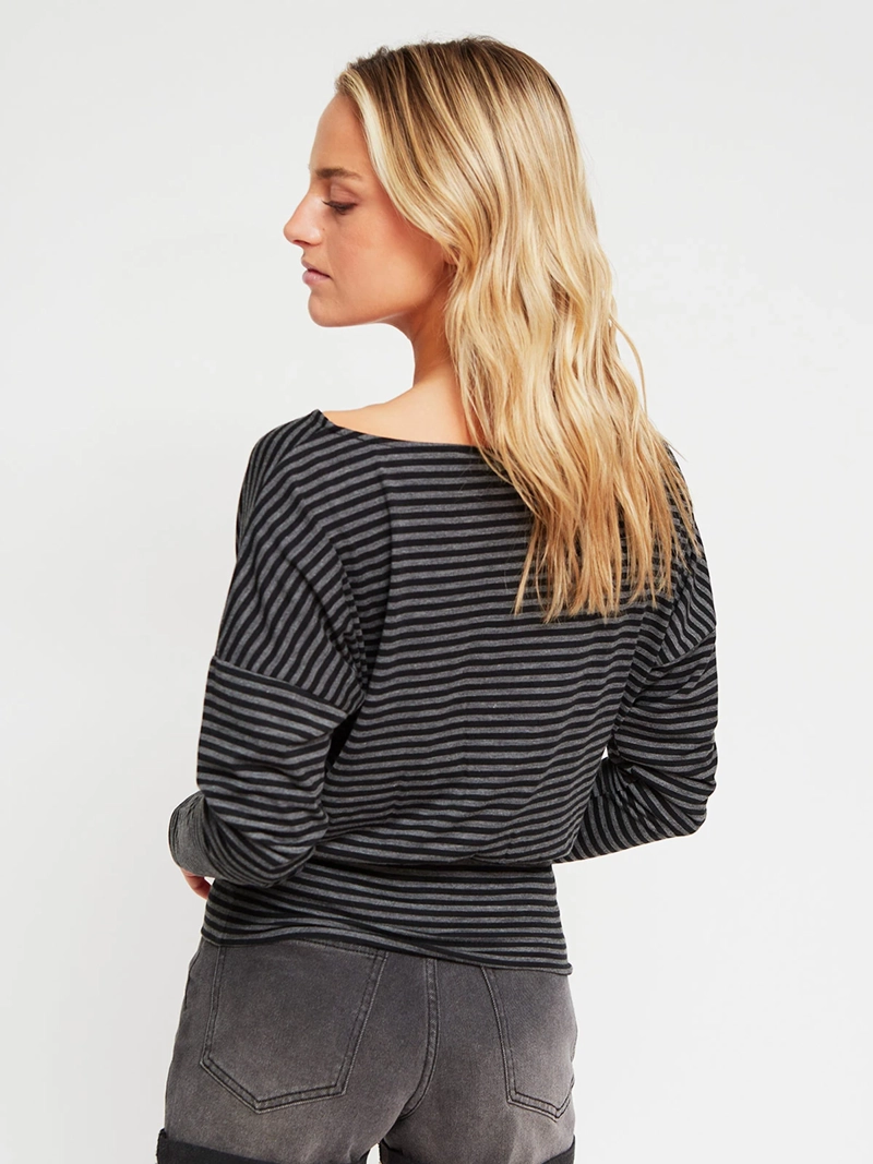 POLERA MUJER INDEX MANGA LARGA ASIMÉTRICA - 2