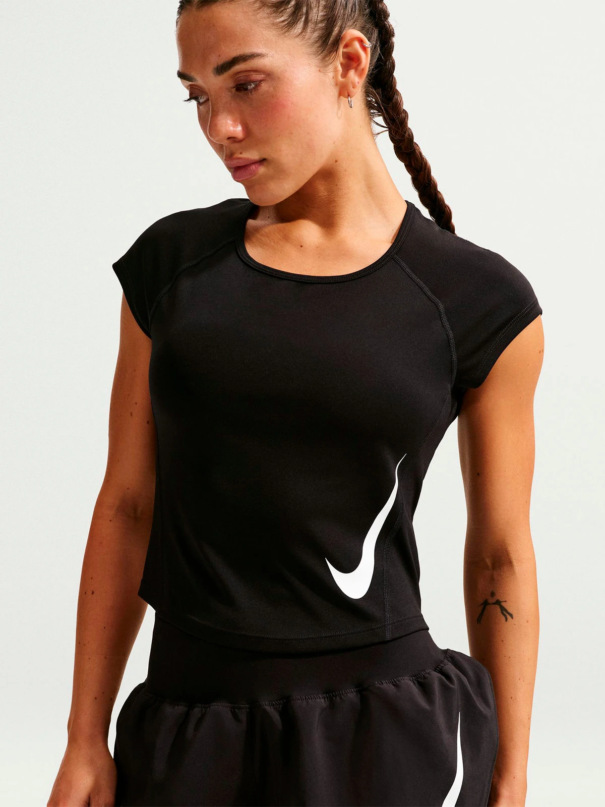 POLERA MUJER NIKE SWOOSH RUN - 1