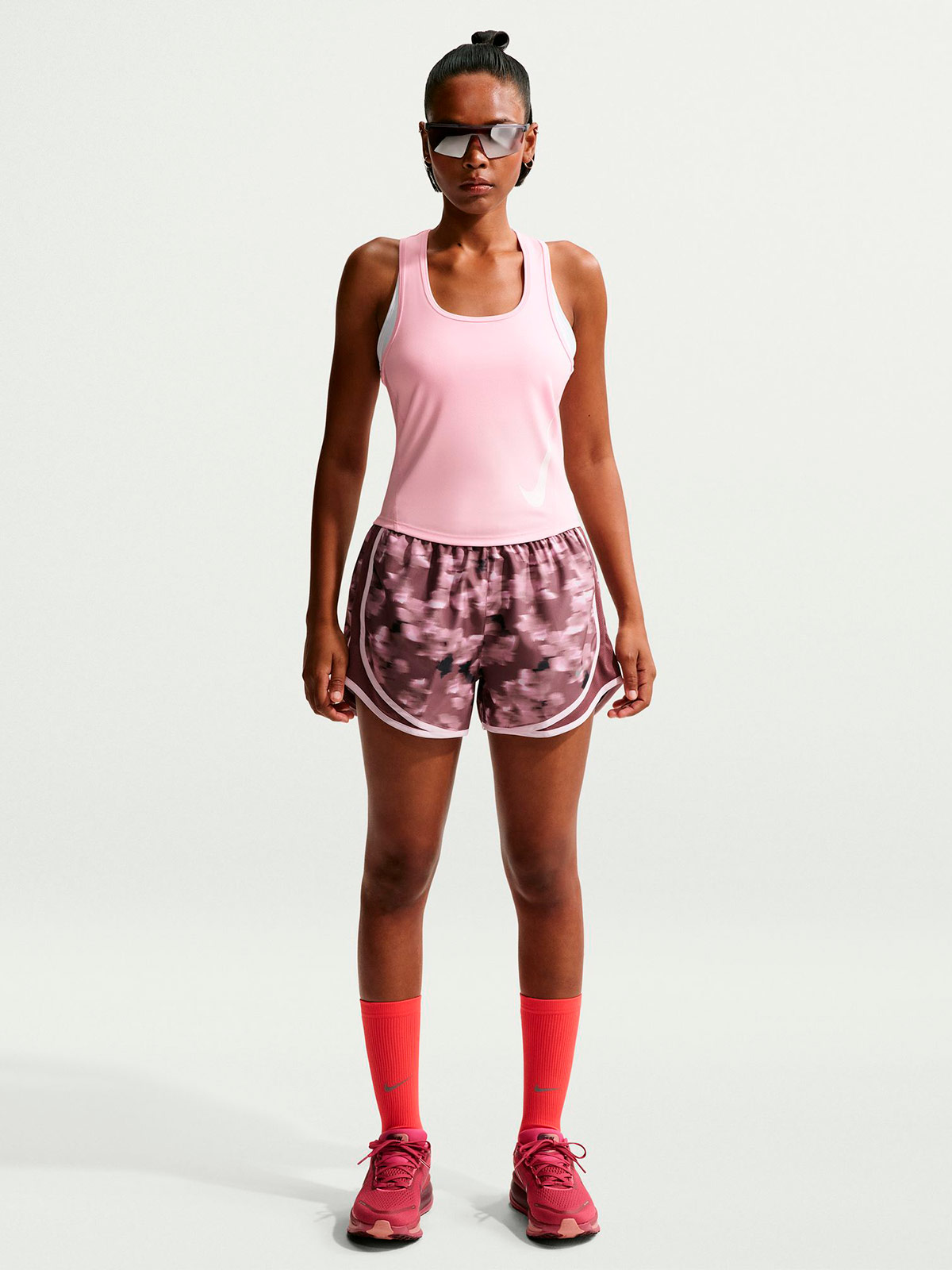 POLERA SIN MANGAS MUJER NIKE SWOOSH RUN - 4