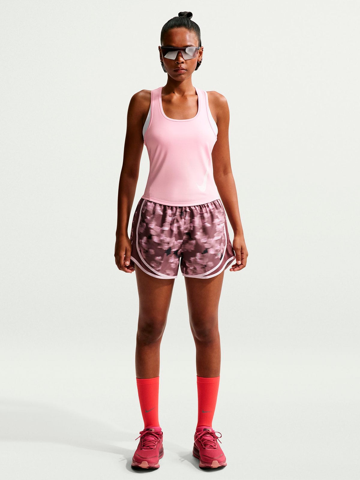 POLERA SIN MANGAS MUJER NIKE SWOOSH RUN - 4