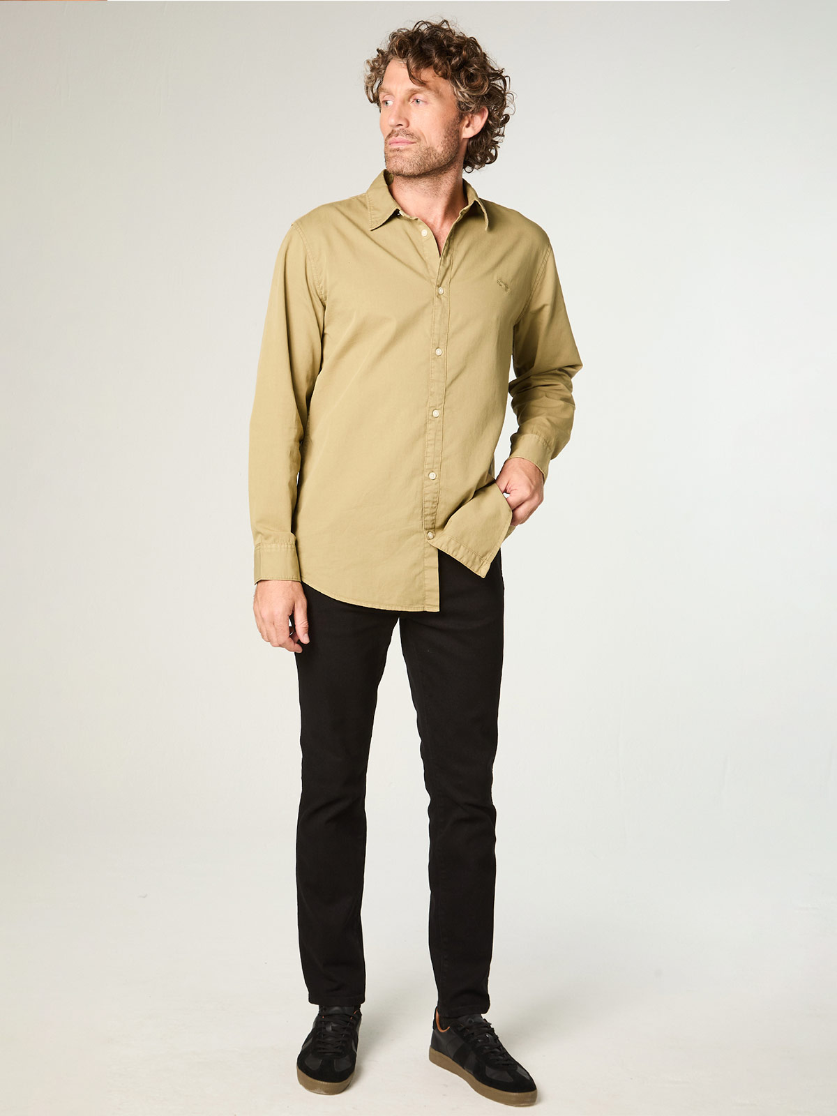JEANS HOMBRE WRANGLER ALGODÓN SLIM TAPERED
