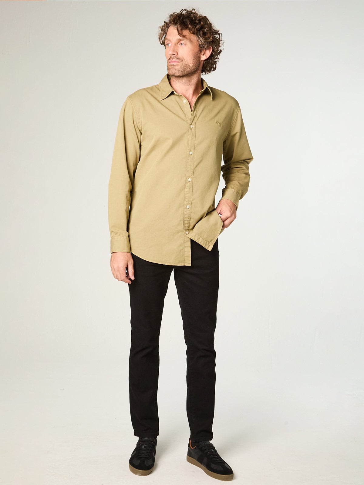 JEANS HOMBRE WRANGLER ALGODÓN SLIM TAPERED