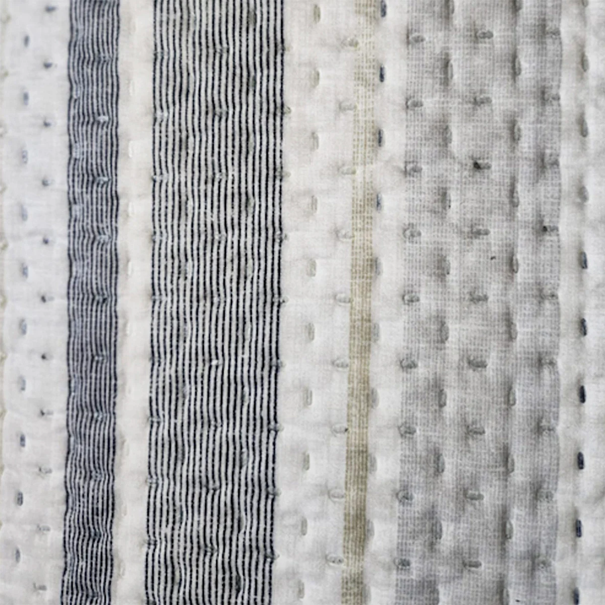 QUILT ILLUSIONS BREDA KING GRIS - 2