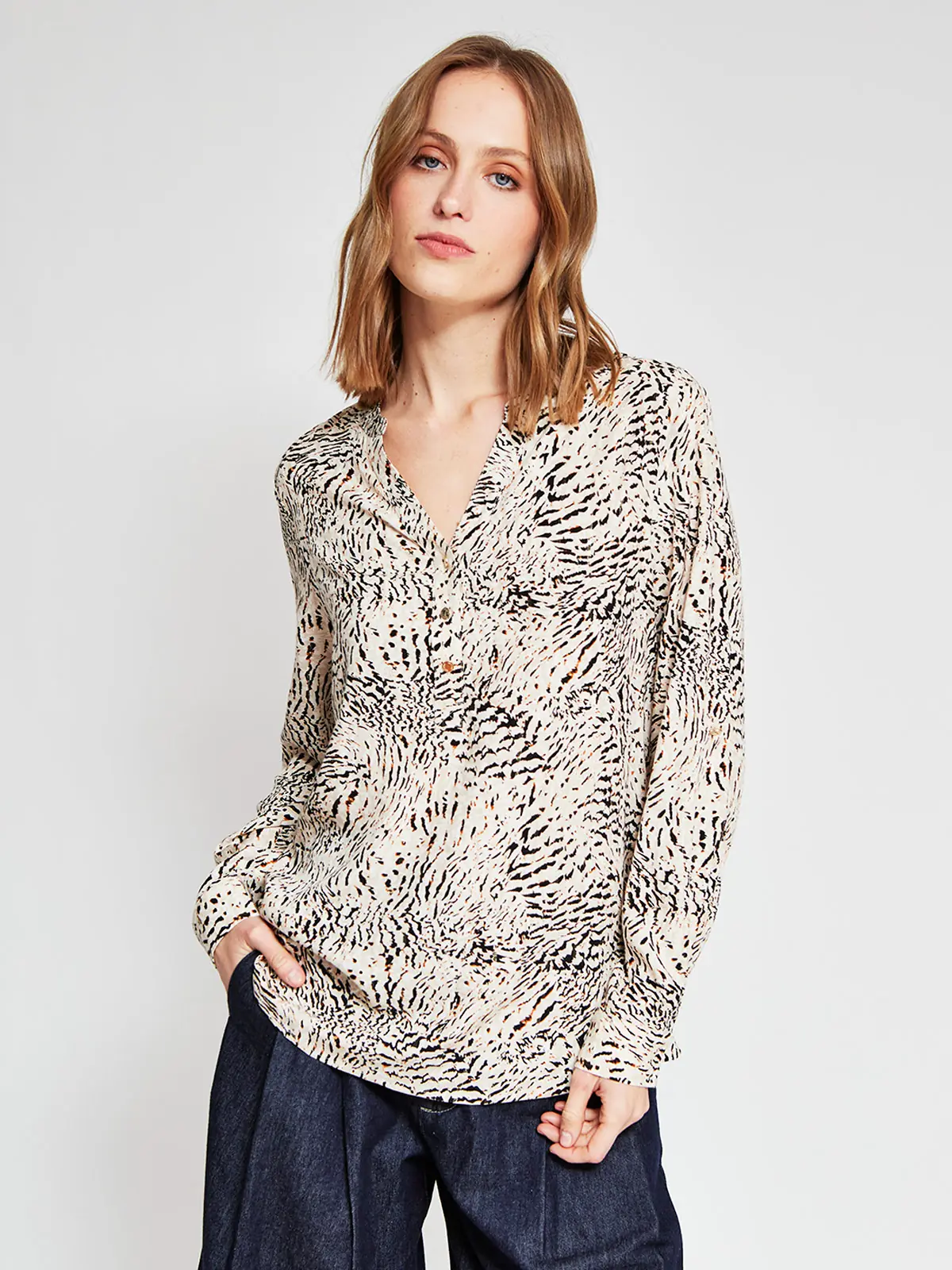 BLUSA MUJER CACHAREL CUELLO MAO MANGA LARGA ESTAMPADA - 2