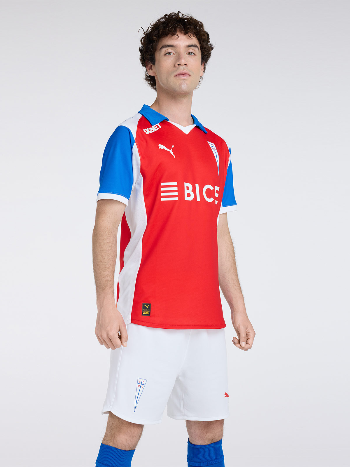 POLERA HOMBRE PUMA UNIVERSIDAD CATÓLICA MANGA CORTA - 1