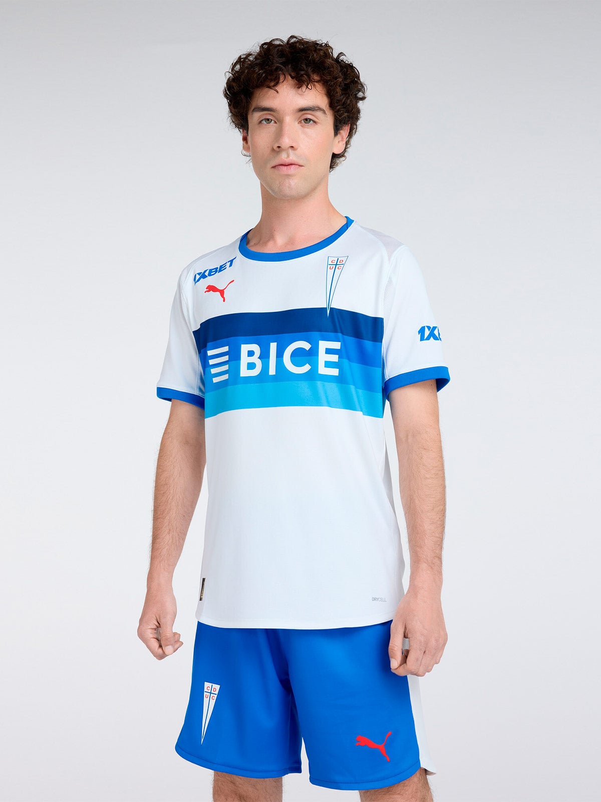POLERA HOMBRE PUMA MANGA CORTA UNIVERSIDAD CATÓLICA LOCAL