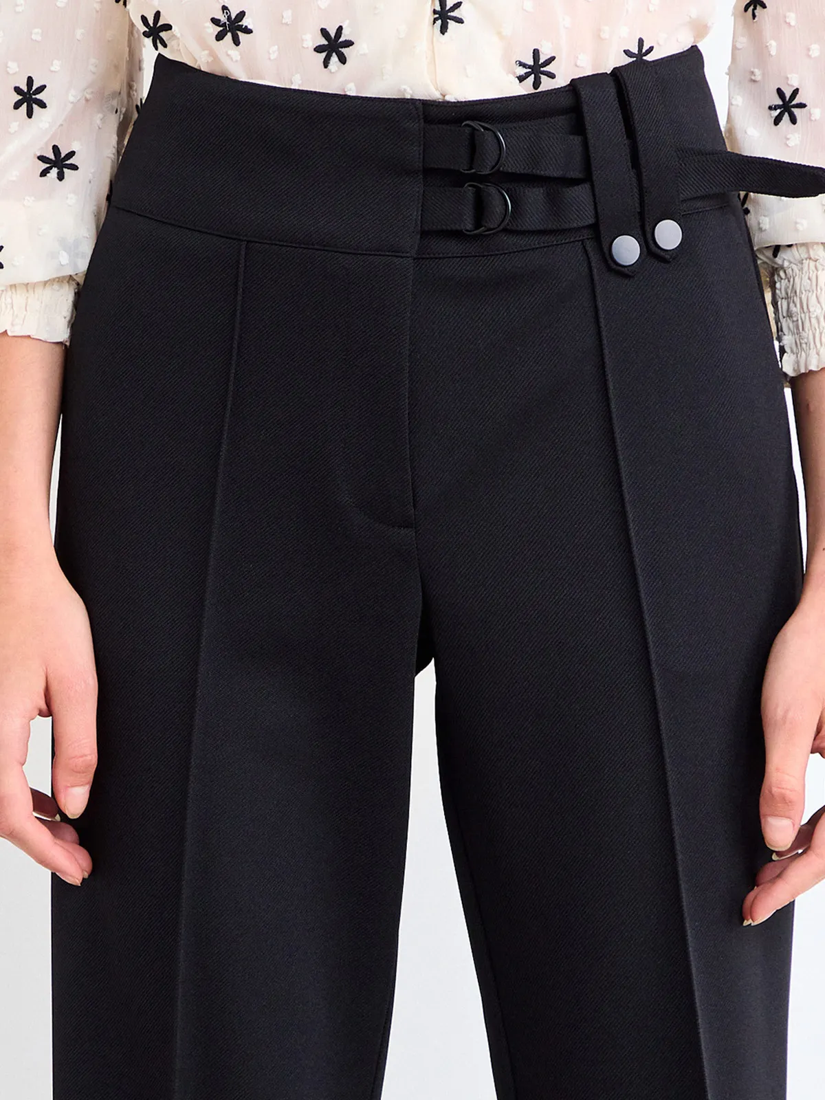 PANTALÓN MUJER IO FLARE HEBILLA - 5