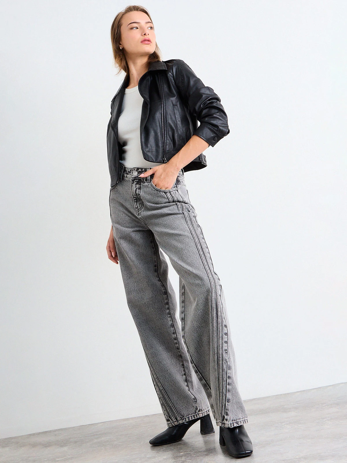 JEANS MUJER IO ALGODÓN STRAIGHT CORTE CIRCULAR - 2