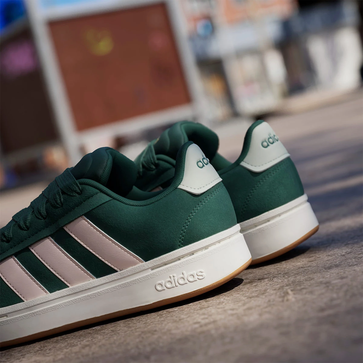 ZAPATILLAS MUJER ADIDAS URBANO VERDE GRAND COURT ALPHA - 11