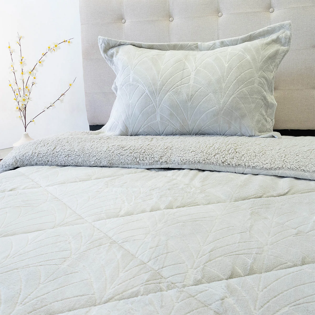 CUBRECAMA DORAL OUTBOSS SHERPA 1.5 PLAZAS BEIGE - 2
