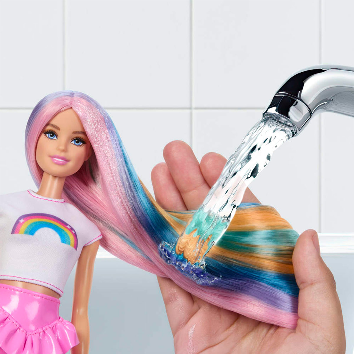 MUÑECA BARBIE PINTA Y DECORA EL CABELLO - 2