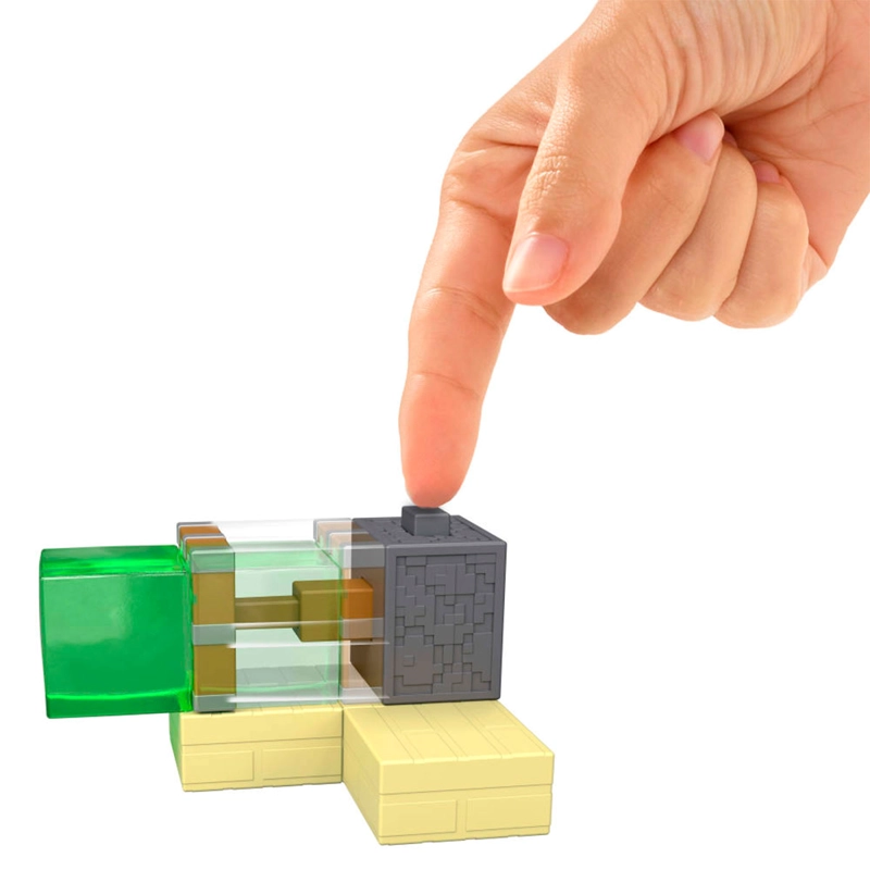 MINECRAFT FIGURA CON PIEDRA ROJA 8.25 CM DE ALTURA 6+ - 5