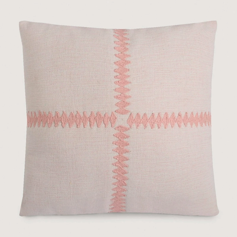 COJÍN RIPLEY HOME BORDADO CRUZ 45X45 CM ROSA - 2