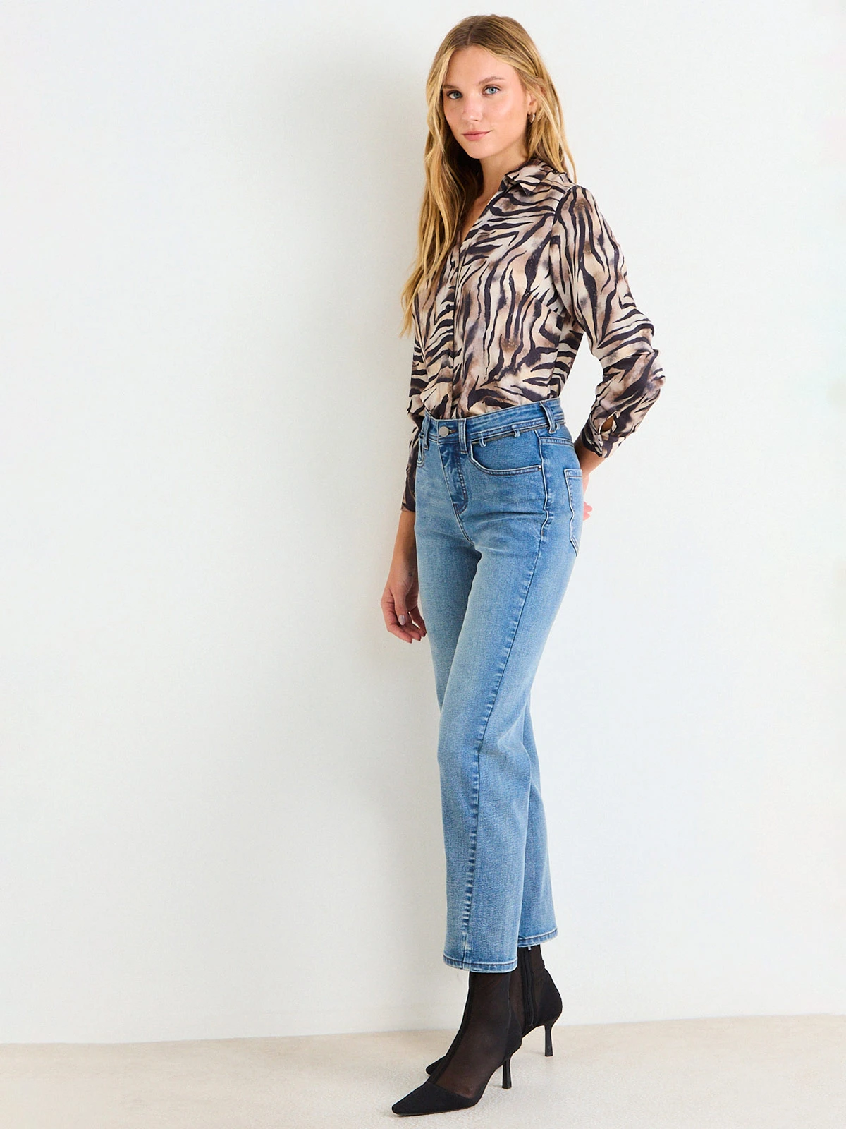 BLUSA MUJER ASH CUELLO CAMISERO EN V MANGA LARGA - 2
