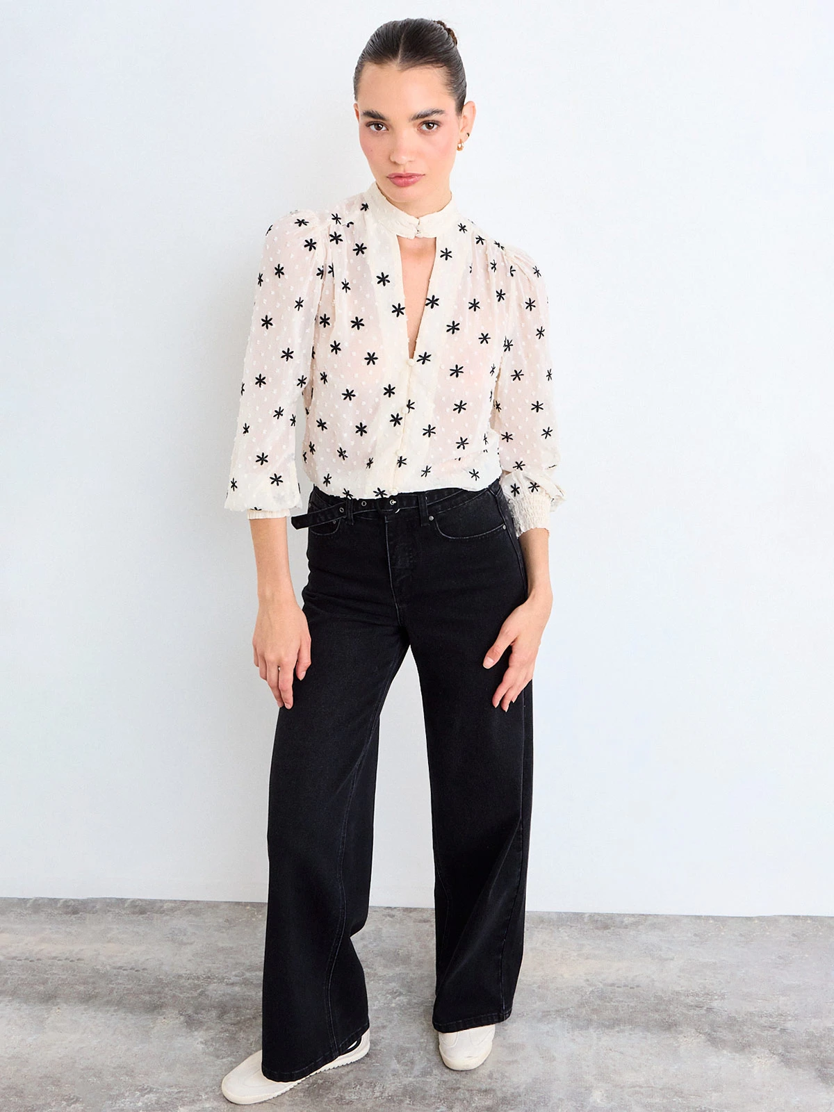 BLUSA MUJER IO BORDADA RUEDO Y PUÑO - 1