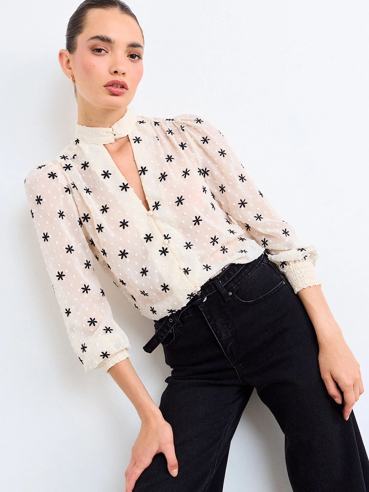 BLUSA MUJER IO BORDADA RUEDO Y PUÑO - 2