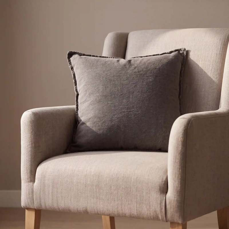 COJÍN MAISON LINETT STONEWASH 60X60 CM GRIS - 1