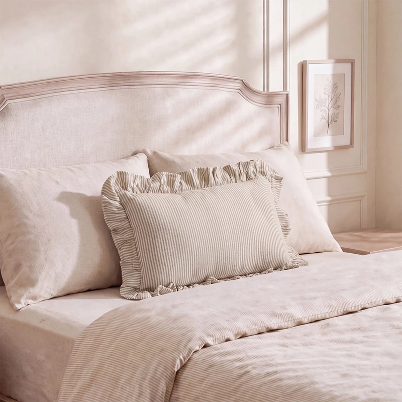 COJÍN THE CLASSIC COLLECTION FLORES AMELIE 30X60 CM BEIGE - 1