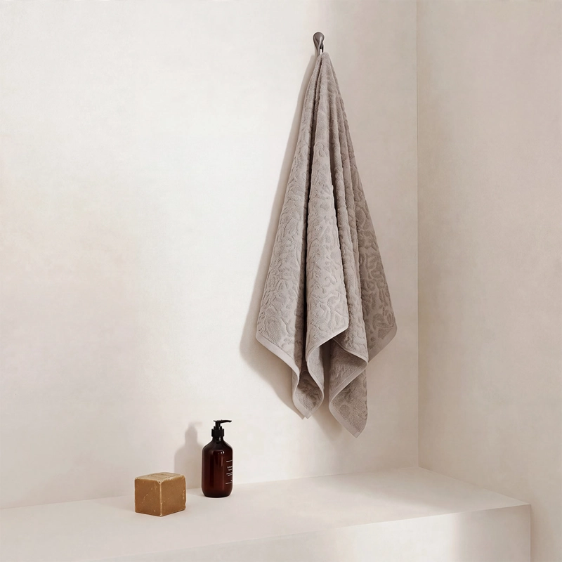 TOALLA DE BAÑO RIPLEY HOME JACQUARD AMELIE GRIS - 1