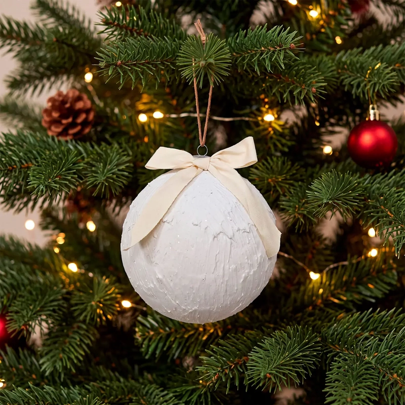 ADORNO NAVIDEÑO RIPLEY HOME NORDIC XMAS ESFERA LAZO BLANCO - 1