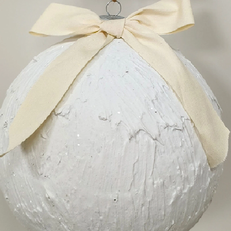 ADORNO NAVIDEÑO RIPLEY HOME NORDIC XMAS ESFERA LAZO BLANCO - 3