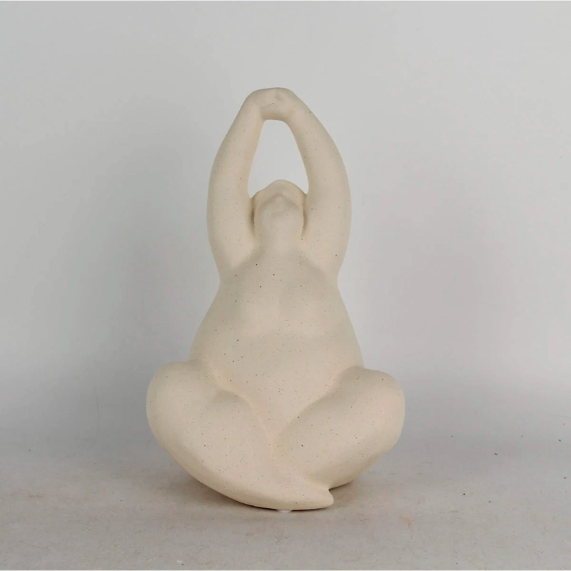 FIGURA DECORATIVA RIPLEY HOME MUJER SENTADA
