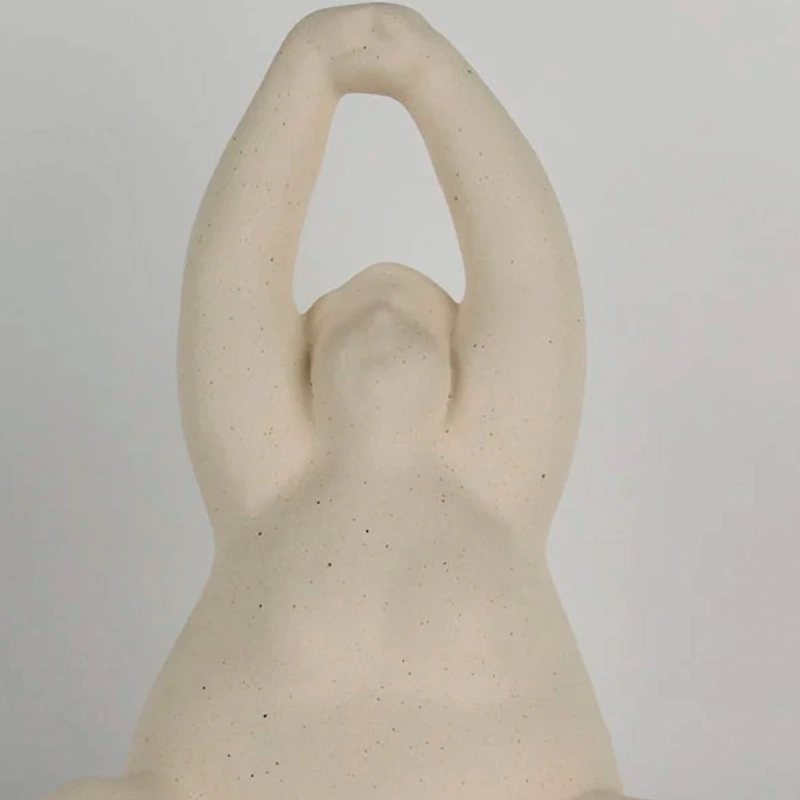 FIGURA DECORATIVA RIPLEY HOME MUJER SENTADA - 2