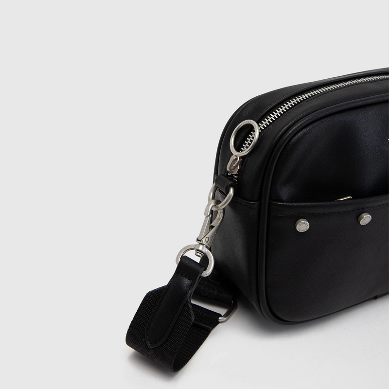 CARTERA DE MANO BUBBA NEGRO SMITH  - 7