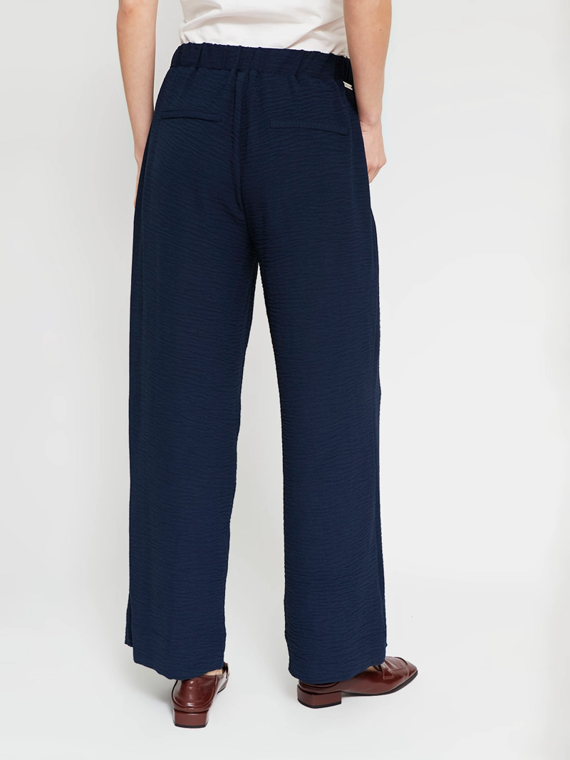 PANTALÓN MUJER CACHAREL FLUIDO Y TEXTURADO - 3