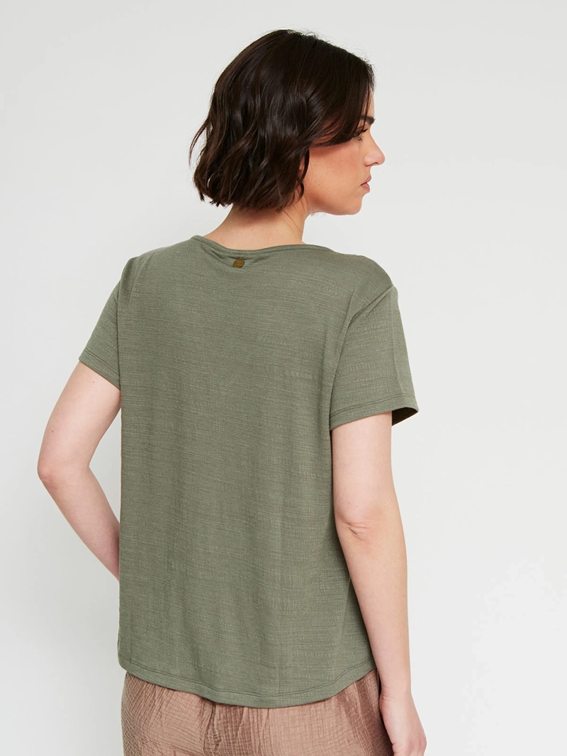 POLERA MUJER REGATTA CUELLO EN V MANGA CORTA - 2